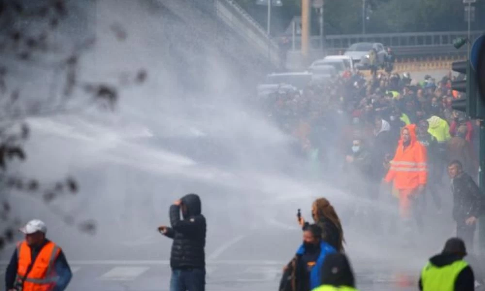 Ιταλία: Εισαγγελική έρευνα για 83 άτομα που χαιρετούσαν φασιστικά